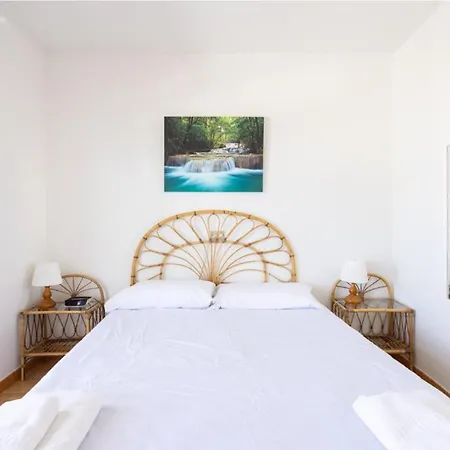 Live Luna Apartment